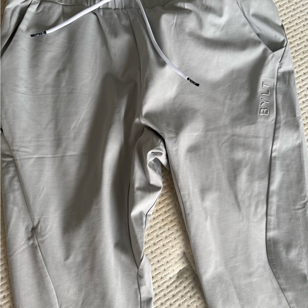 Gray Sweatpants with Relaxed Fit and Elastic Waistband